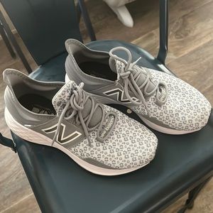 New Balance Gray Leopard Flas Foam Roav Running shoes